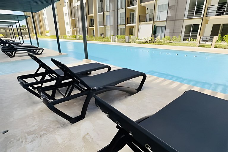 Modern 1BR with Pool and BBQ | Near Downtown