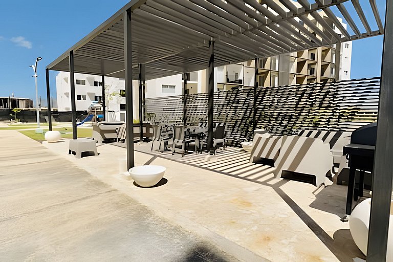 Modern 1BR with Pool and BBQ | Near Downtown