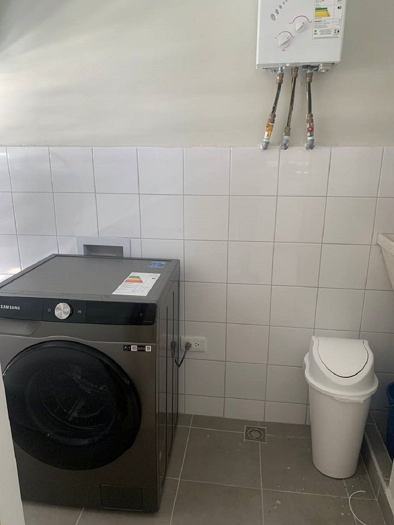 Apartamento Moderno en el Centro con Piscina y Gimnasio