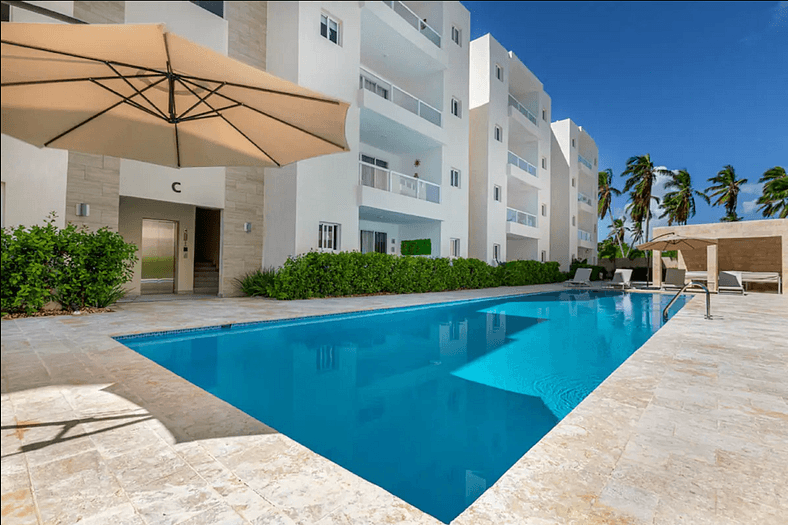 Luxury Apartment Near the Beach: 2 Bedrooms