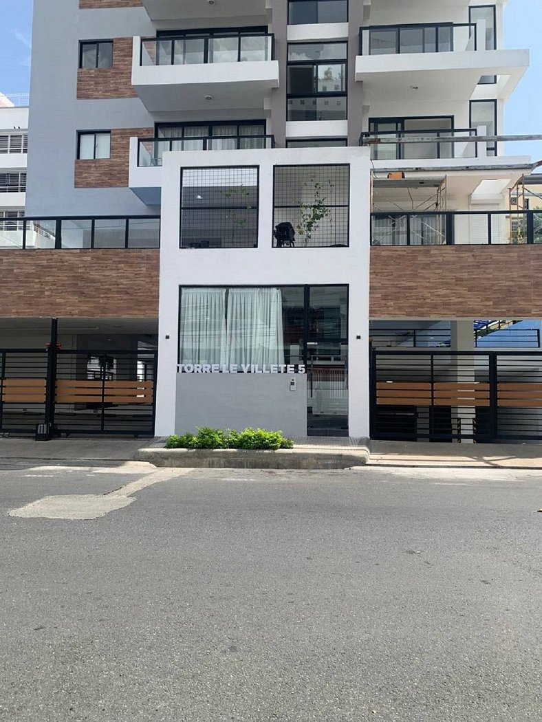 Modern Apartment in the Centre with Swimming Pool and Gym